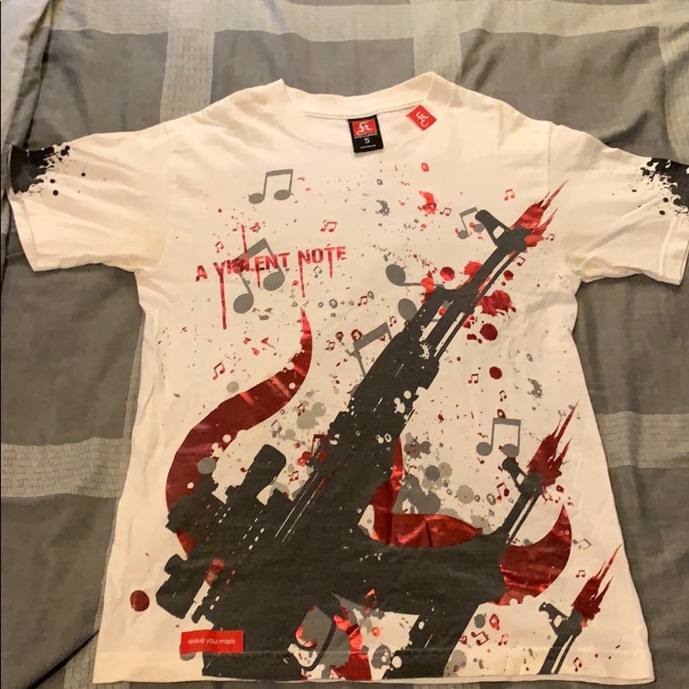 Kallusive “A Violent Note” t-shirt size small